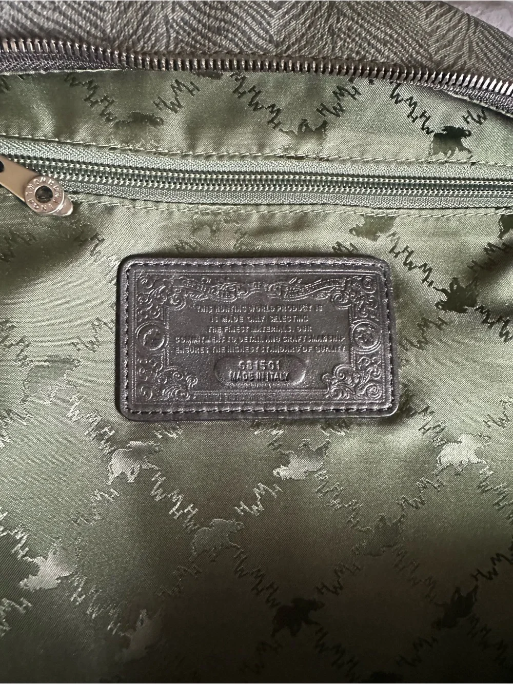 Vintage Hunting World Gray Textured Backpack - Sleek Everyday Carry
